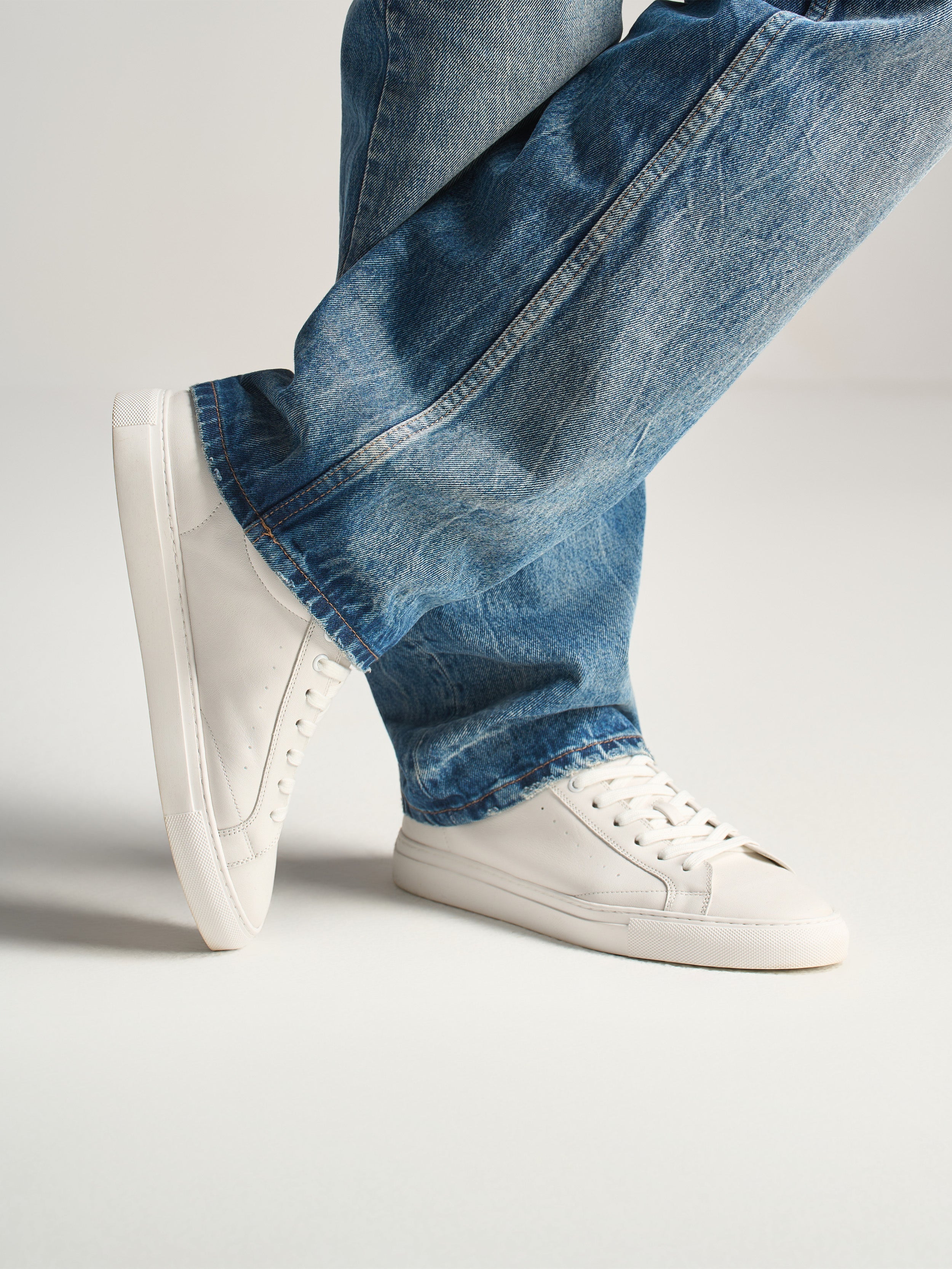 Zeni Minimal white Sneakers